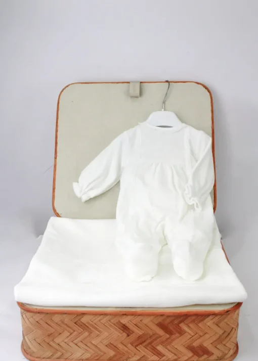 Deolinda Completo Avorio con Ricami per Neonate